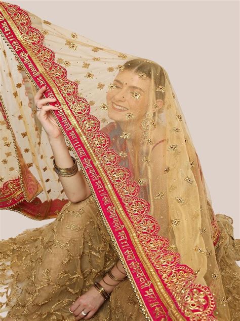 Gold Bridal Sada Saubhagyawati Bhav Net Dupatta with heavy Magenta Bor ...