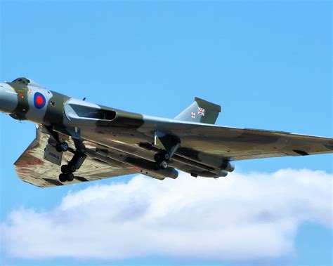Wallpaper Avro Vulcan strategic bomber 2560x1600 Picture, Image