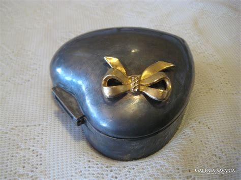 Alpakka fém ékszertartó , szív alakú , bélelt , sárgaréz masnival , 11 ...