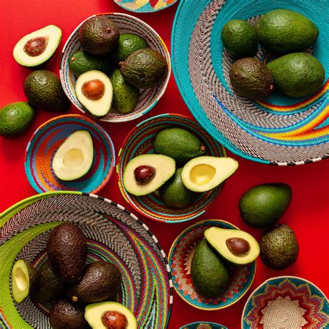 What's the difference between green-skinned and dark-skinned avocados ...