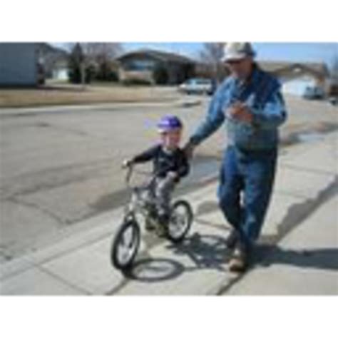 He followed his dad’s 1980s cycle ride to Australia — and recreated the photos frame by frame | CNN