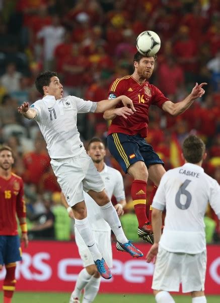 图文-[欧洲杯]西班牙VS法国 阿隆索争顶头球_国际足球-西班牙_新浪竞技风暴_新浪网
