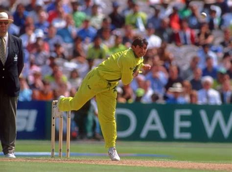 How to bowl a legal 'doosra' - Saqlain Mushtaq is the living example