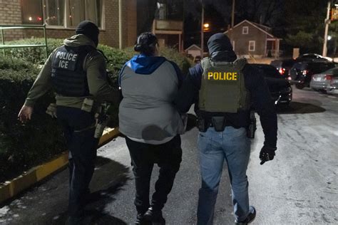 ICE Arrests Multiple People in Chicago After Tricking Them to Turn Up ...