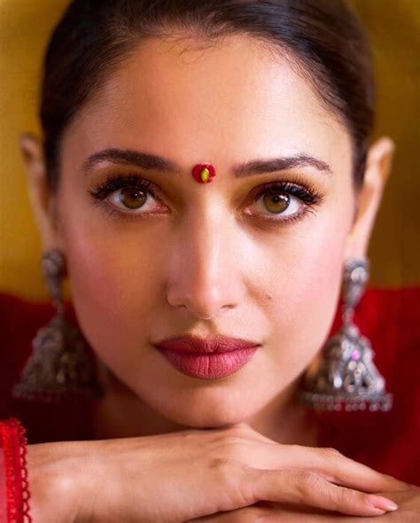 Bollywood 35 years old actress tamannaah bhatia traditional look in red ...