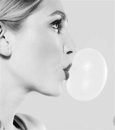 Pin van Gwonterg op Women love ... Bubble gum
