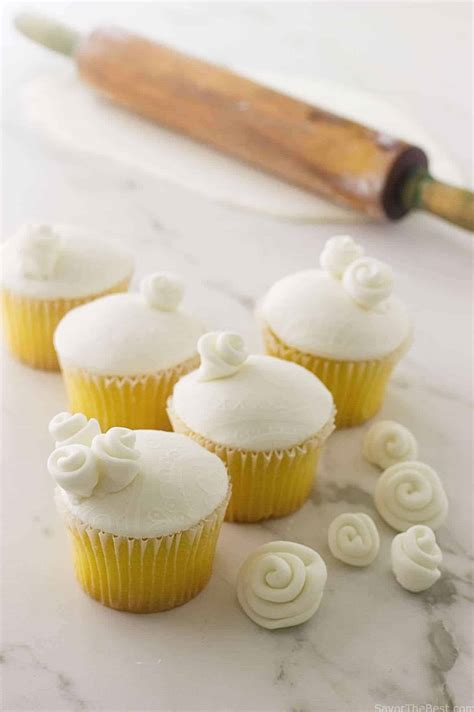 Cheap and Easy Marshmallow Fondant - Savor the Best