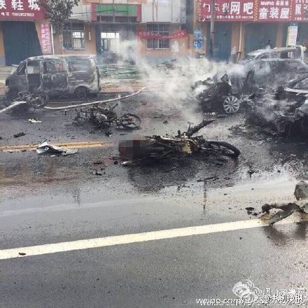 蓬莱一轿车爆燃致3死2伤 多辆车被烧成骨架(图)_山东频道_凤凰网