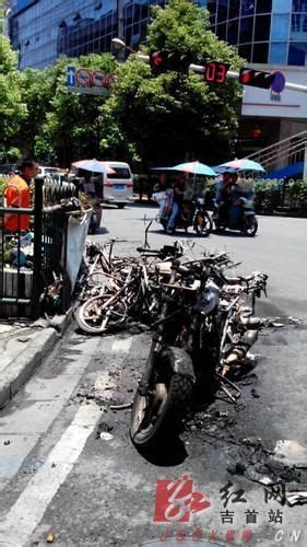 男子骑无牌摩托违法被拦 点燃油箱引发爆炸逃脱|摩托车|油箱_新浪新闻