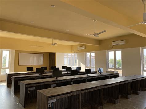 Best ICSE & ISC School Perundurai,Erode - The Unique Academy - Campus