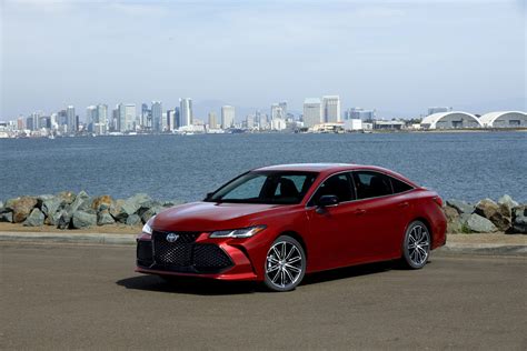 2022 Avalon Bids Farewell With Class, Adds SE Hybrid Nightshade Edition - autoevolution