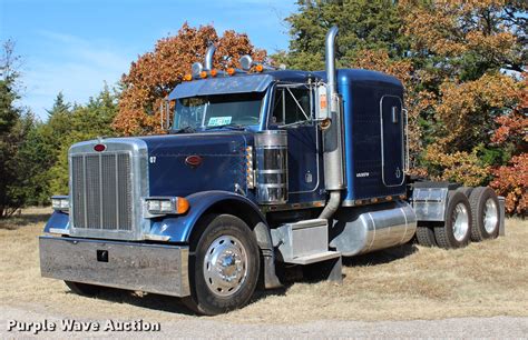 Peterbilt Trucks 379