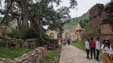 Desperately searching for a ghost in 'India’s ‘most haunted’ Bhangarh ...