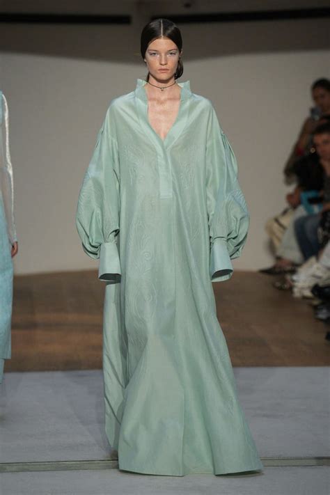 Paris Fashion Week: pragmatism at Victoria/Tomas, Dawei, Japanese vibes ...