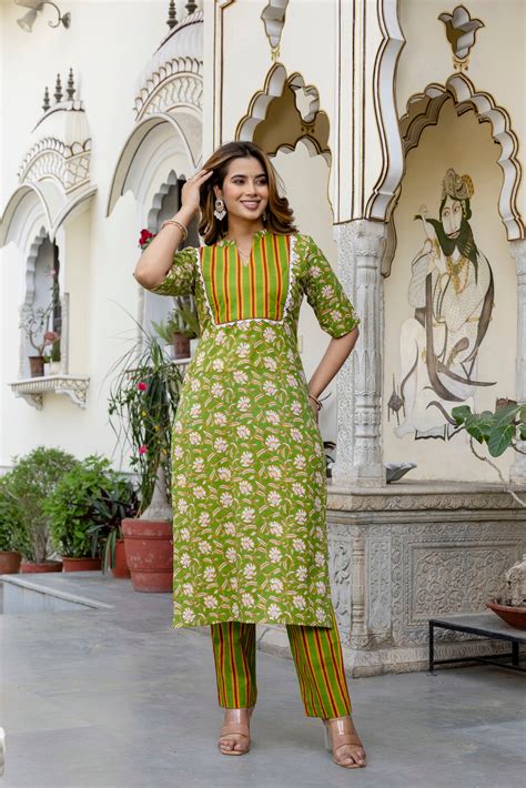 Hariyali Hues Green Cotton Printed Lace Detailing Yoke Cotton Kurta Pa