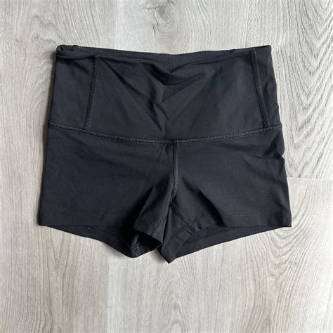 Lorna Jane short bike shorts • Worn once •Fits XS/S - Depop