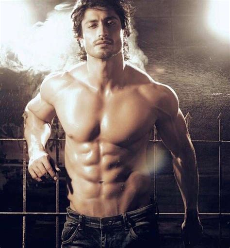 Vidyut's Greek God bod secret | Femina.in