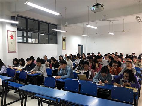 我院召开出国深造申请指导会-广东工业大学外国语学院