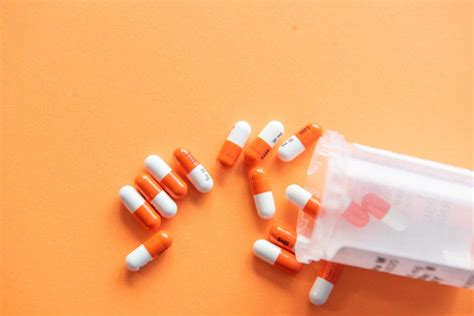 Motrin vs Ibuprofen: Difference and Comparison