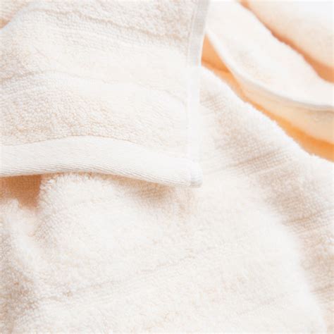 Buy MASPAR Solid Bath Towel- 75 x 150 cm from Maspar at just INR 1799.0