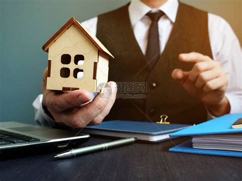 买房或抵押贷款房地产商高清图片下载-正版图片504491234-摄图网