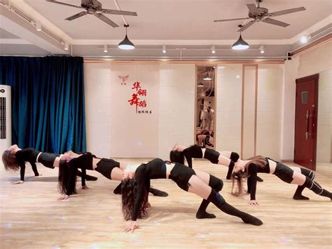 舞蹈课程 – 兰氏舞蹈艺术中心