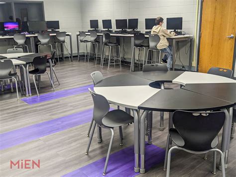 Computer Lab Front View 的图像结果