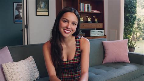 All of the Books on Olivia Rodrigo’s Bookshelf From the Vogue 73 ...