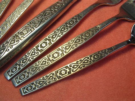 ONEIDA SPANISH MOOD KNIFE 2FORKS &3 SPOONS DELUXE STAINLESS FLATWARE ...