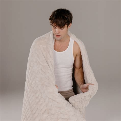 Antique Ivory Throw Blanket in Faux Fur | Lola Blankets