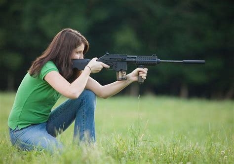 女人梦见枪是什么征兆（梦见枪的寓意）