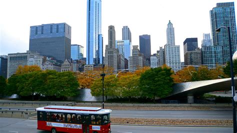 Chicago’s first-ever holiday book trolley is sweeping through ...