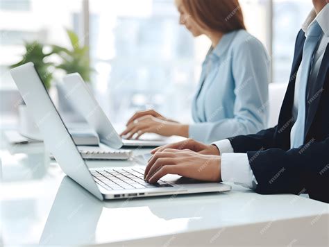 Business Person Using Computer 的图像结果