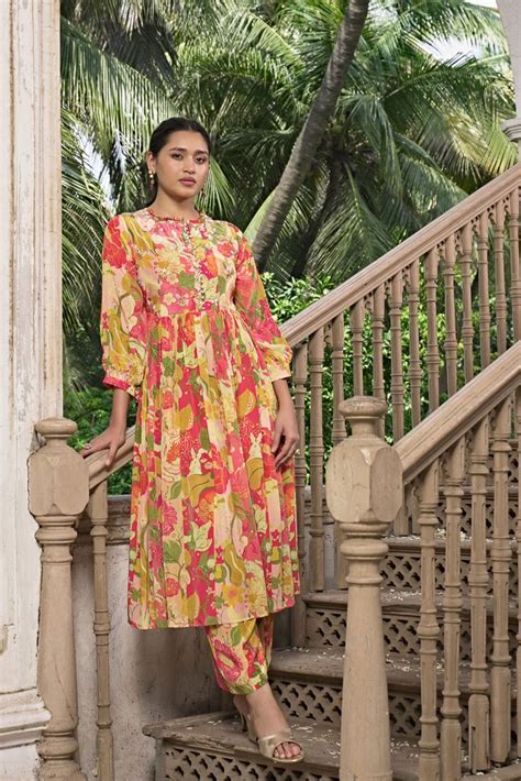 Printed Kurta Set with Ruffle Collar and Hand Work – Subhrekha