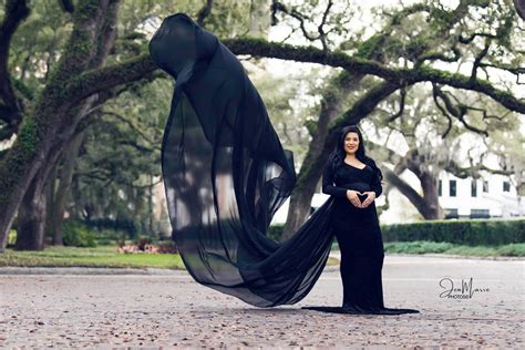 Maternity Halloween Costumes | Halloween Maternity Photoshoot