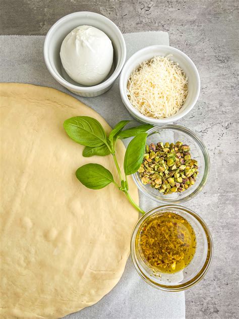 White Pizza with Easy Garlic Olive Oil Sauce Recipe - Weekday Pescatarian