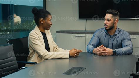 Interview Portrait 的图像结果