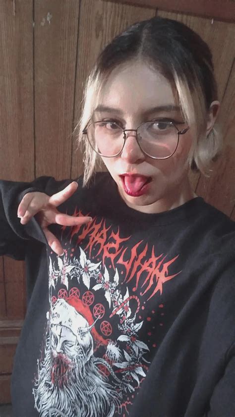 Hiii i'm Danna, your favorite little waifu ☺️💕 i just turned 18!! let me drain ur balls : r ...