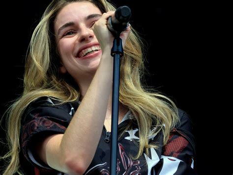 Festival Décibulles. Adèle Castillon enflamme la colline