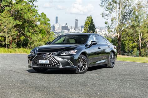 2022 Lexus ES300h Luxury review | CarExpert