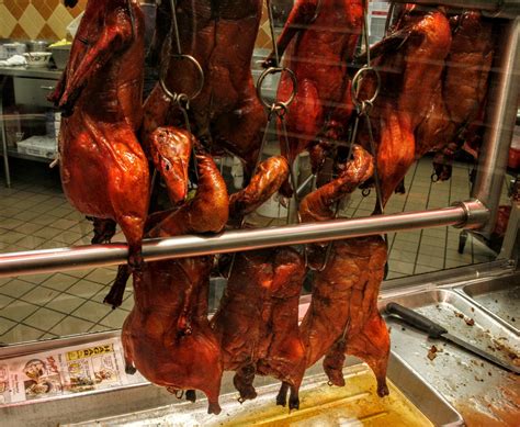 Ha Tien Market still finds home along the Green Line, despite problems ...