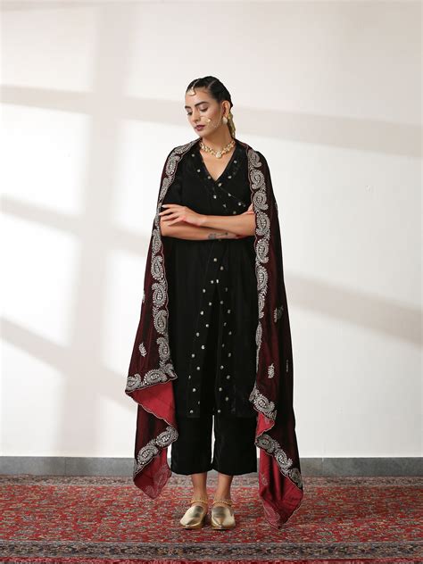 Jackets, Capes & Shawls