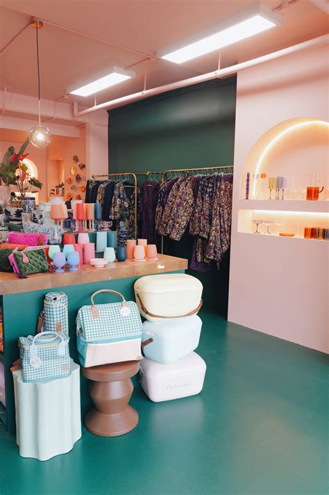 The Local Store NB 的图像结果