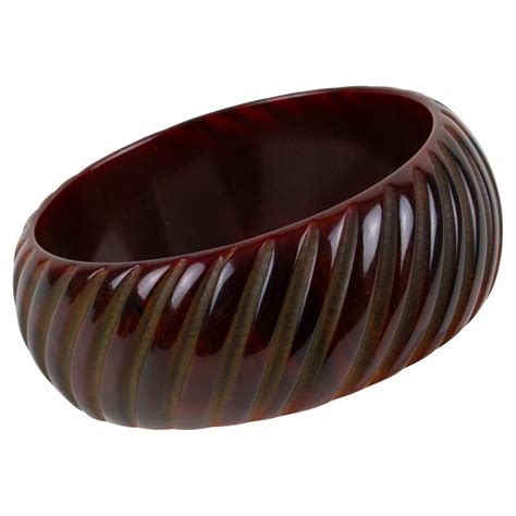 Red Color Carved Bakelite Bangle For Sale at 1stDibs | bakelite jewelry ...