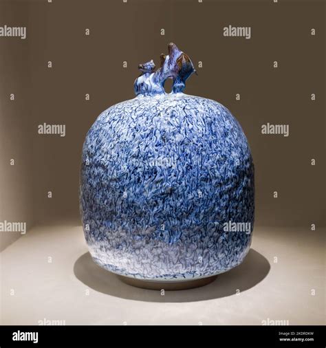 Chinese craft art gallery - ceramic - the silk road Stock Photo - Alamy