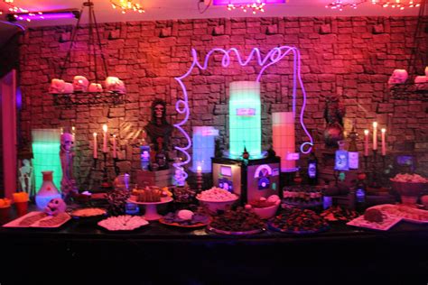 Computer Lab Halloween Decorations 的图像结果