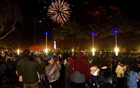 Where (and when) to watch New Year's Eve fireworks in Long Beach to ...