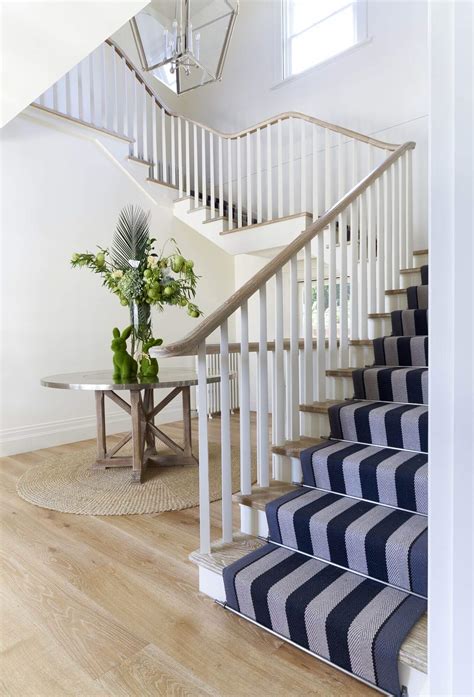 22 Beautiful Traditional Staircase Design Ideas To Must Check | The ...