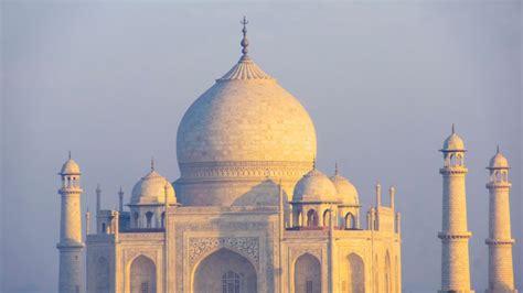 What colour is the Taj Mahal anyway? | Condé Nast Traveller India | Trends