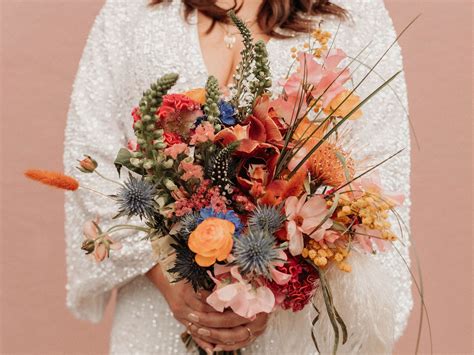Who traditionally pays for wedding flowers | Honestweddingadvice.com